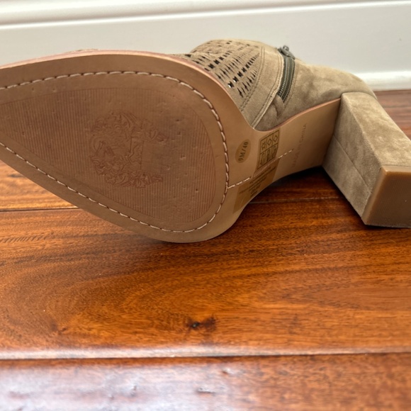 Vince Camuto Lorva Suede Ankle Booties | Size 9 | Taupe | Block Heel |Perforated - Picture 4 of 7